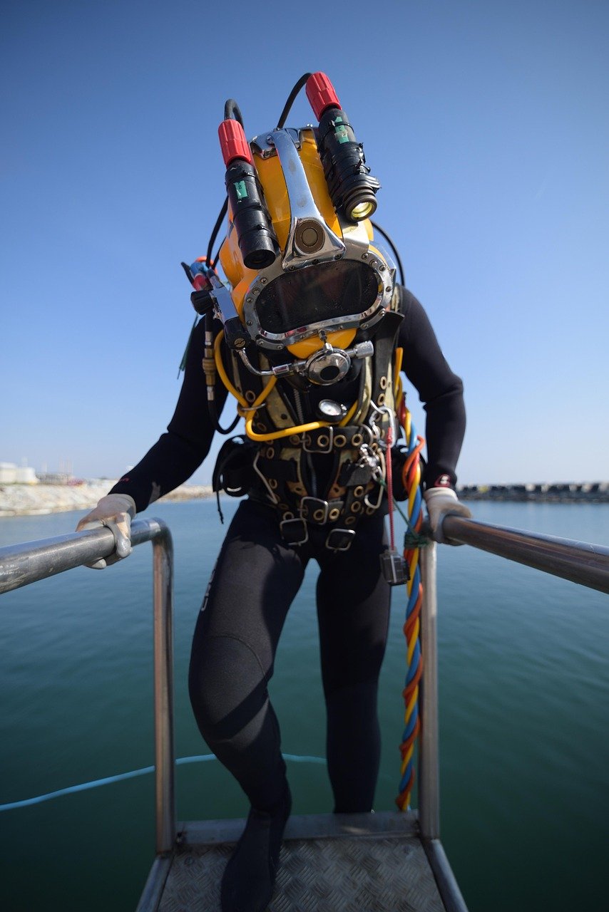 commercial diver, diving, helmet, diver, commercial, ocean, colorful, gloves, underwater, construction, work, repair, safety, happy, working, saturation, decompression, professional, worker, blue happy, blue work, nature, blue construction, blue safety